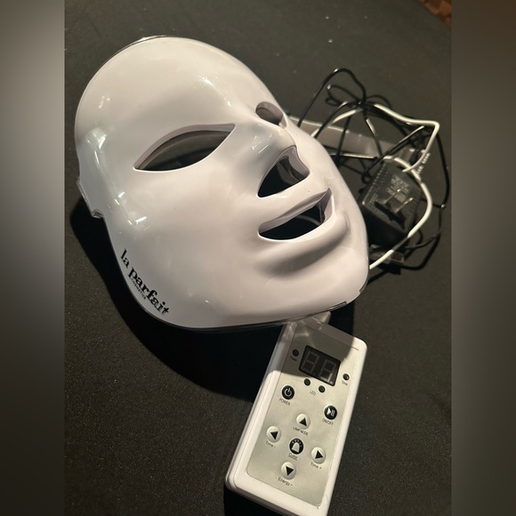 La Parfait LED beauty mask multi color light - Picture 1 of 8